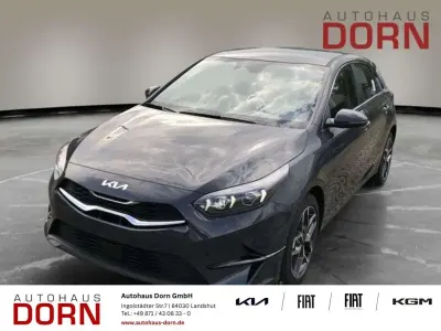 Neu Kia Ceed Spirit 140 PS (102 kW) 2025 Rot Kleinwagen