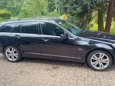 Gebraucht Mercedes C200 Avantgarde 136 PS (100 kW) 2011 Schwarz Limousine