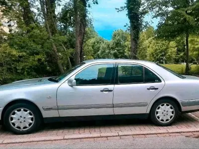 Gebraucht Mercedes E320 224 PS (164 kW) 1998 Silber Limousine