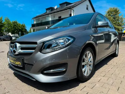 Gebraucht Mercedes B180 122 PS (89 kW) 2018 Grau Kleinwagen