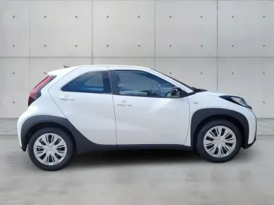 Neu Toyota Aygo X Business Edition 72 PS (52 kW) 2026 Weiß SUV