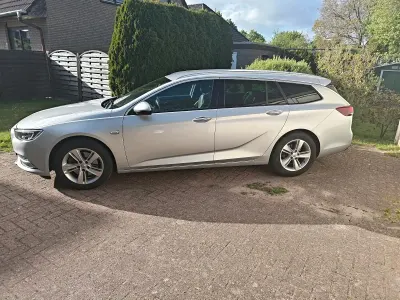 Używany Opel Insignia Business 170 KM (125 kW) 2018 Srebrny Kombi