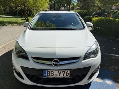 Brugt Opel Astra Edition 140 HK (102 kW) 2014 Hvid Sedan
