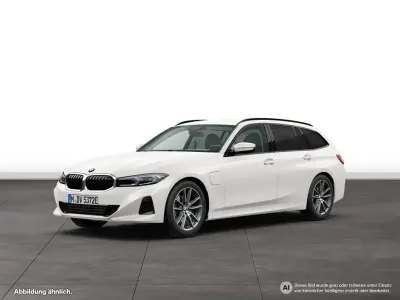 Gebraucht BMW 330e 292 PS (214 kW) 2025 Weiß Kombi