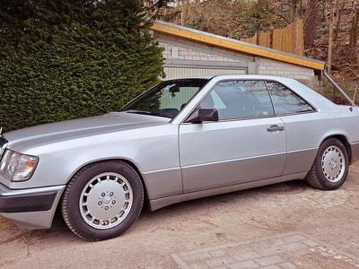 Gebraucht Mercedes 230 132 PS (97 kW) 1988 Silber Coupé