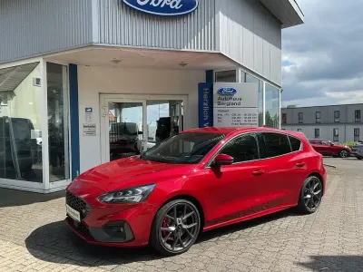 Gebraucht Ford Focus ST 280 PS (205 kW) 2022 Fantastic rot metallic rot Limousine