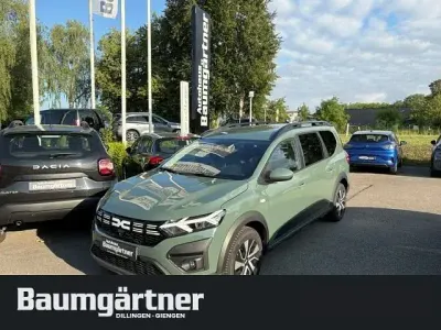 Gebraucht Dacia Jogger Expression 141 PS (103 kW) 2025 Grün Van / Kleinbus
