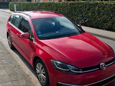 Gebraucht VW Golf VII Comfortline 116 PS (85 kW) 2019 Rot Kombi