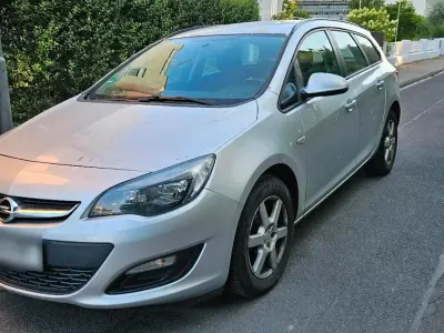 Gebraucht Opel Astra 110 PS (80 kW) 2014 Silber Kombi