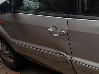 Silber Gebraucht 2009 Ford Fiesta Kleinwagen | 1.250 €