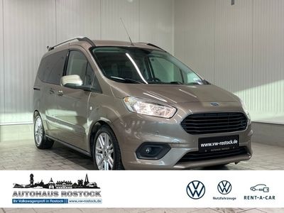 Silber Gebraucht 2022 Ford Tourneo Courier Titanium Van / Kleinbus | 19.650 € (Teuer)