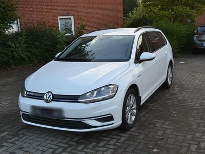 Gebraucht VW Golf VII Comfortline 131 PS (96 kW) 2019 Weiß Kombi
