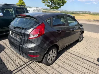 Gebraucht Ford Fiesta Celebration 80 PS (58 kW) 2016 Schwarz Kleinwagen