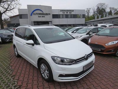Gebraucht VW Touran Highline 150 PS (110 kW) 2023 Weiß Van / Kleinbus