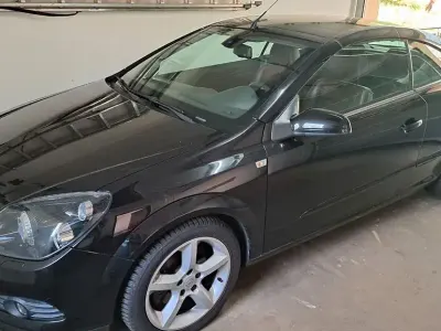 Gebraucht Opel Astra Cabriolet Cosmo 179 PS (131 kW) 2007 Schwarz Cabrio
