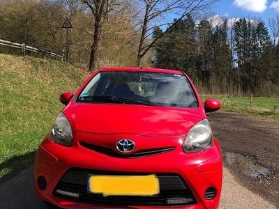 Usata Toyota Aygo 68 CV (50 kW) 2014 Rosso Utilitaria