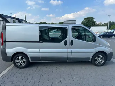 Gebraucht Opel Vivaro 90 PS (66 kW) 2014 Silber Van / Kleinbus