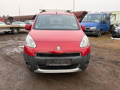 Gebraucht Peugeot Partner Tepee 92 PS (67 kW) 2014 Rot Van / Kleinbus