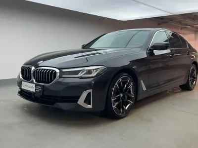 Gebraucht BMW 530 Efficient Dynamics 245 PS (180 kW) 2023 Sophistograu brillanteffekt