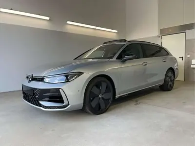Nuova VW Passat R-line 265 CV (194 kW) 2025 Argento Station wagon