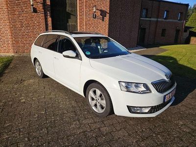 Gebraucht Skoda Octavia Elegance 150 PS (110 kW) 2015 Laser weiß Kombi