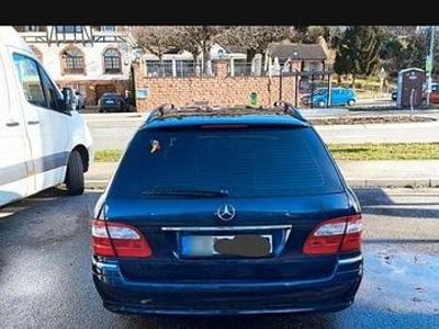 Gebraucht Mercedes 220 150 PS (110 kW) 2004 Blau Kombi