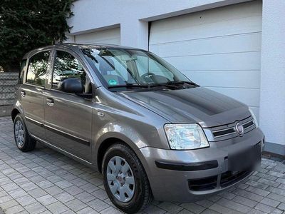 Grau Gebraucht 2010 Fiat Panda Kleinwagen | 2.900 €