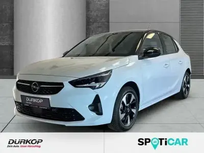 Gebraucht Opel Corsa-e GS Line 100 kW (136 PS) 2022 Jade weiss/arktis weiss Kleinwagen