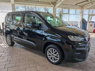 Neu Fiat Doblò 101 PS (74 kW) 2025 Cinema schwarz Van / Kleinbus