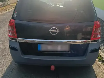 Używany Opel Zafira 125 KM (91 kW) 2010 Niebieski Minivan