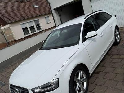 Używany Audi A4 Ambition 143 KM (105 kW) 2012 Biały Kombi