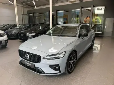 Gebraucht Volvo V60 Plus 360 PS (264 kW) 2025 Vapour grey / metallic (metallic) Kombi