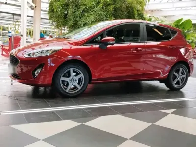 Gebraucht Ford Fiesta Cool & Connect 101 PS (74 kW) 2019 Rot Kleinwagen