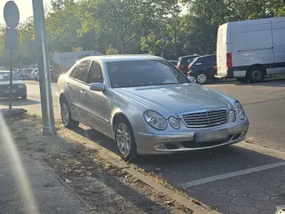 Gebraucht Mercedes E220 Elegance 150 PS (110 kW) 2004 Silber Limousine
