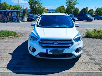 Gebraucht Ford Kuga 150 PS (110 kW) 2018 Weiß SUV
