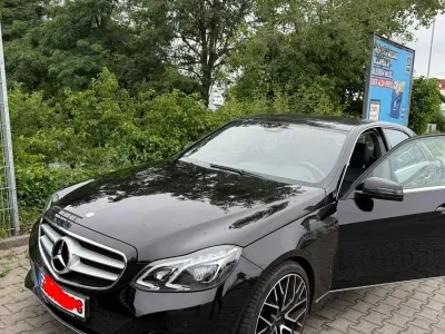Gebraucht Mercedes E220 Edition 170 PS (125 kW) 2013 Schwarz Limousine