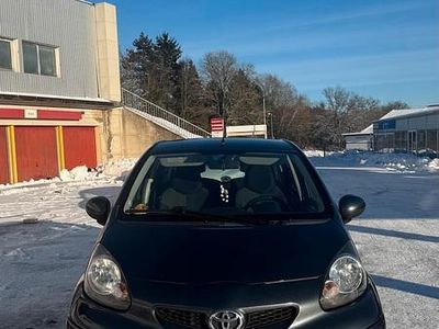 Gebraucht Toyota Aygo 68 PS (50 kW) 2010 Grau Kleinwagen