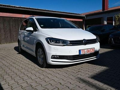 Pure white Gebraucht 2021 VW Touran Highline Van / Kleinbus | 25.999 € (Fairer Preis)