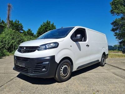 Weiß Gebraucht 2021 Opel Vivaro Van / Kleinbus | 13.999 € (Guter Preis)