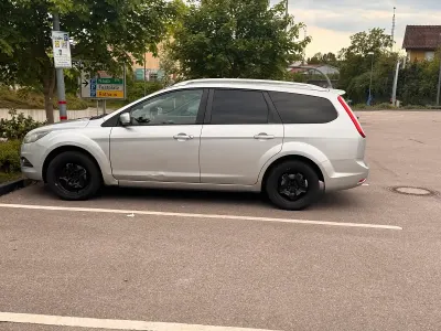 Gebraucht Ford Focus 125 PS (91 kW) 2009 Grau Kombi
