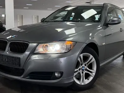 Gebraucht BMW 318 Sport Line 143 PS (105 kW) 2012 Grau Kombi