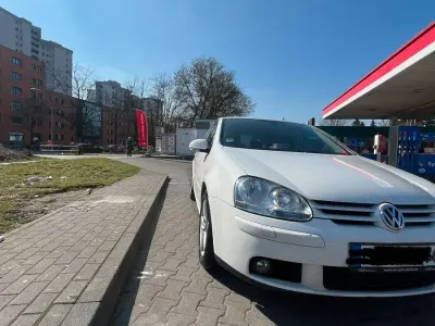 Gebraucht VW Golf V 123 PS (90 kW) 2008 Weiß Kleinwagen