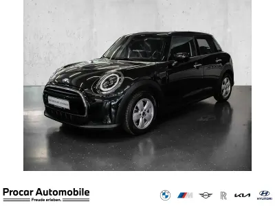 Gebraucht Mini Cooper Essential 136 PS (100 kW) 2023 Midnight black ii Kleinwagen