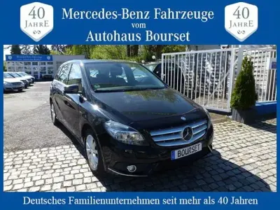 Gebraucht Mercedes B180 122 PS (89 kW) 2012 Schwarz Kleinwagen