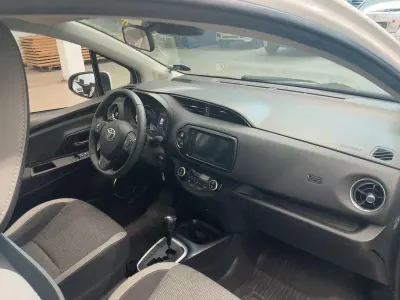 Gebraucht Toyota Yaris Club 101 PS (74 kW) 2019 Weiß Kleinwagen