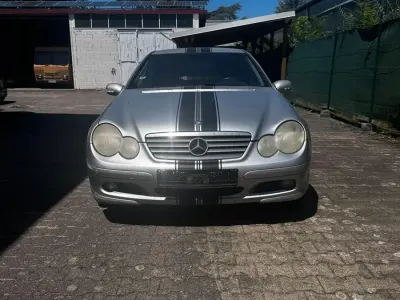 Gebraucht Mercedes C180 136 PS (100 kW) 2001 Silber Coupé