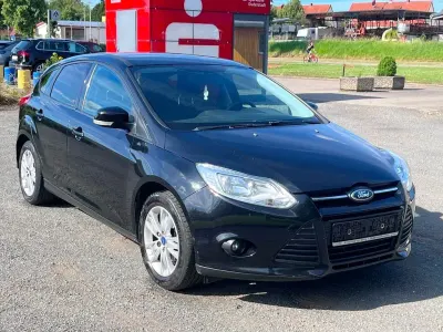 Gebraucht Ford Focus Trend 125 PS (91 kW) 2011 Schwarz Limousine