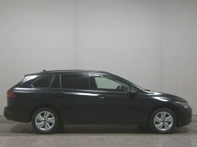 Second-hand VW Golf VIII Life 150 CP (110 kW) 2023 Negru Break