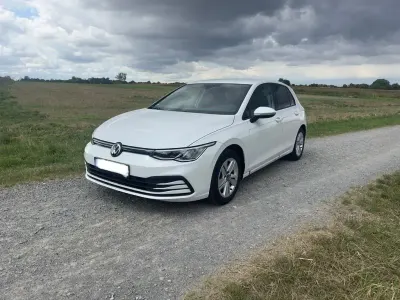 Gebraucht VW Golf VIII 90 PS (66 kW) 2022 Weiß Limousine