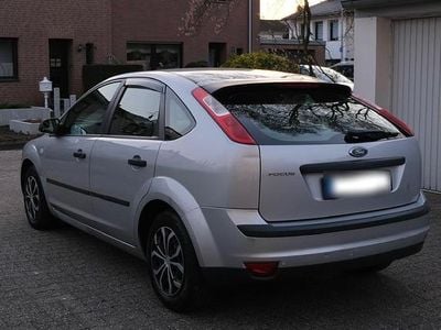 Gebraucht Ford Focus 100 PS (73 kW) 2005 Silber Limousine